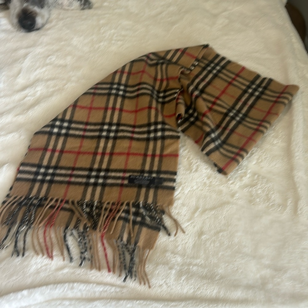 Burberry 100% cashmere scarf
